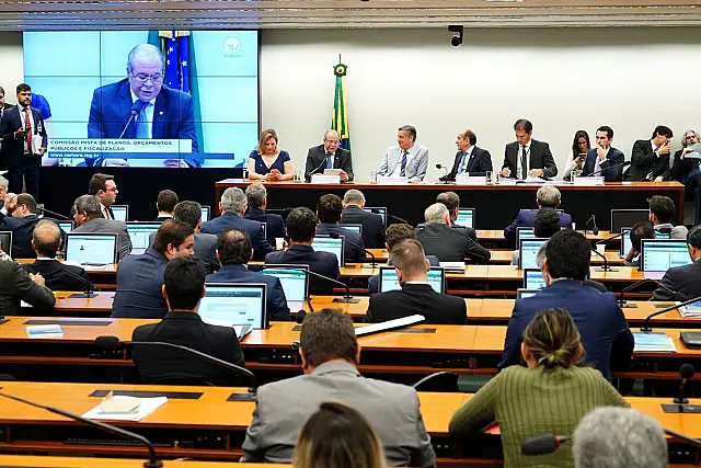 Congresso pode votar proposta de Orçamento. Salário mínimo passará dos atuais R$ 998 para cerca de R$ 1.031