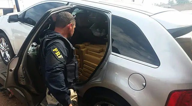 PRF apreende mais de 1 tonelada de maconha em veículo roubado