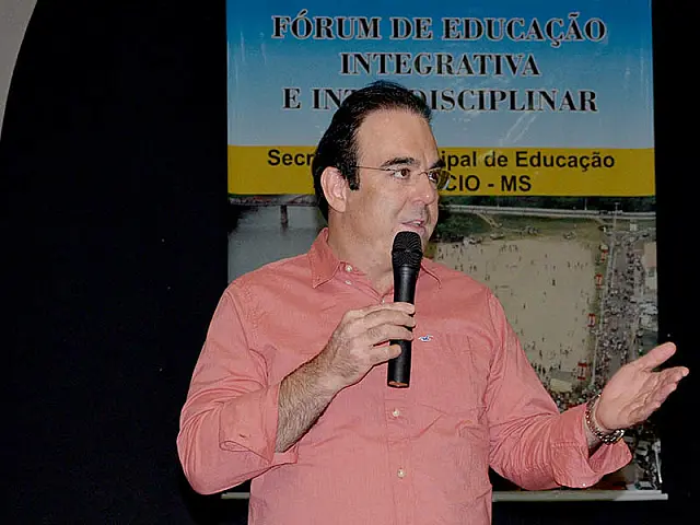 Felipe Orro encerra Fórum da Educação e diz que vai buscar emendas para a região