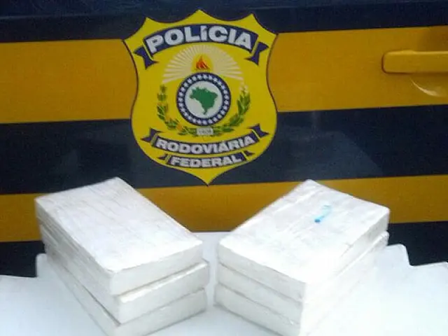 PRF de Anastácio prende passageira de ônibus e apreende cocaína