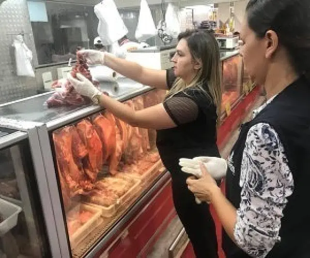 Supermercado da Capital foi autuado pelo Procon por vender carne moída estragada