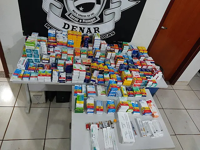 Casal mantém farmácia clandestina em casa e é preso pela polícia, na Capital