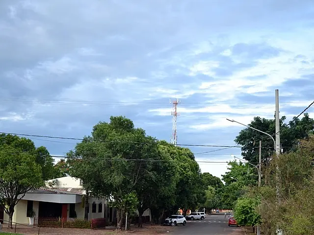 Segunda começa parcialmente nublada e deve chover à tarde