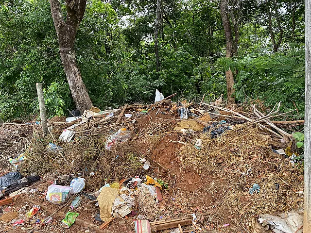 Moradores reclamam de lixo espalhado pelo bairro Cristo Rei
