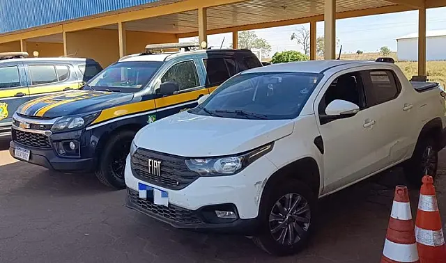 PRF recupera veículo furtado e com placas falsas na BR-267