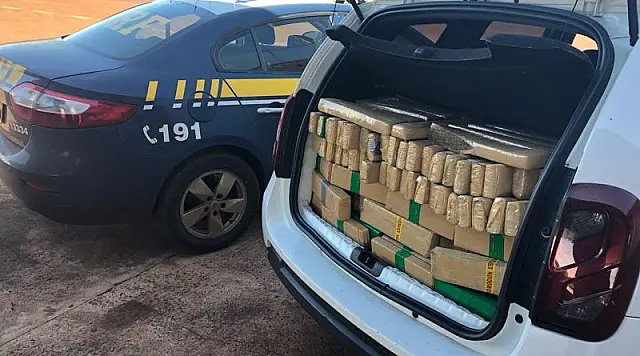 PRF apreende adolescente transportando mais de meia tonelada de maconha em veículo clonado