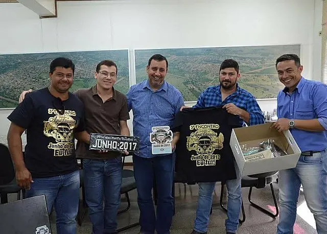 Prefeito Odilon recebe homenagem da organização do Encontro de Relíquias