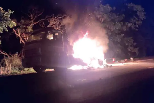 Motorista evita explosão durante incêndio em caminhão com combustível