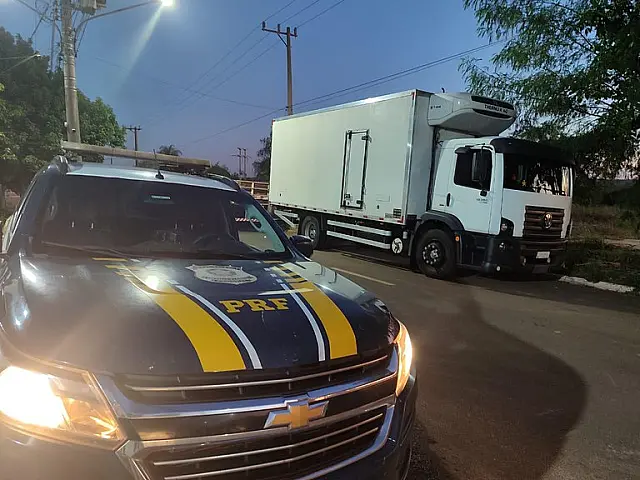 PRF prende caminhoneiro por comunicação falsa de crime e apropriação indébita