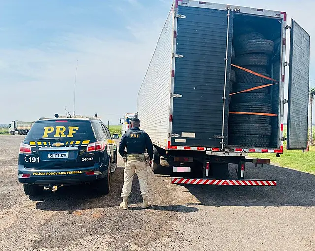 PRF apreende cigarros e pneus contrabandeados em Naviraí