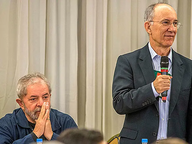 Lula pede que dirigentes petistas 'levantem a cabeça'