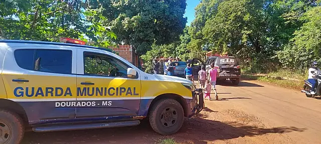 Homem é preso por matar pai e madrasta a machadadas e facadas