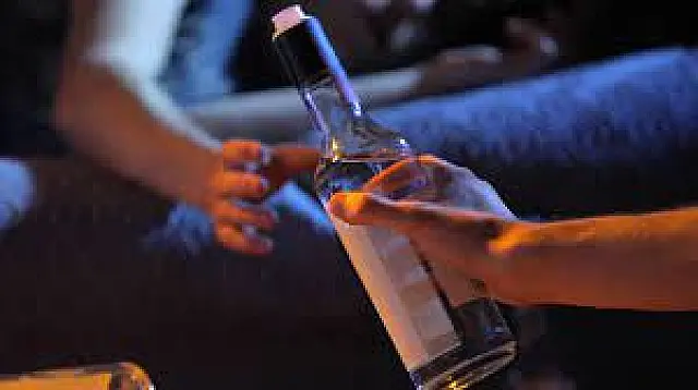 Jovem é preso após amiga de 15 anos ter coma alcoólico