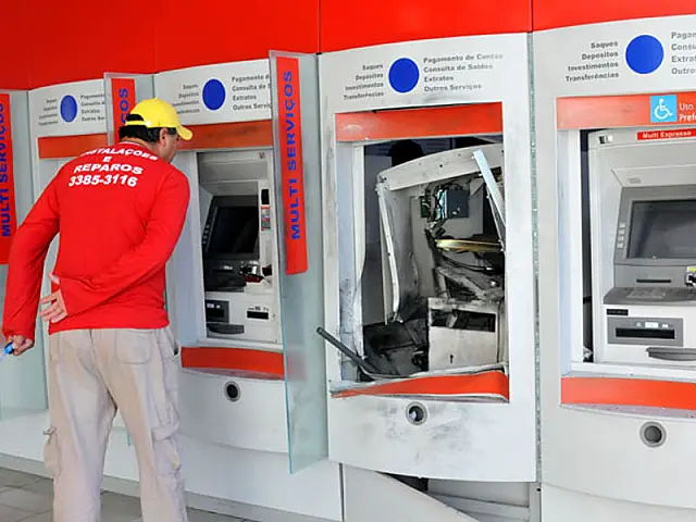 MS: bandidos explodem caixa eletrônico em agência do Bradesco