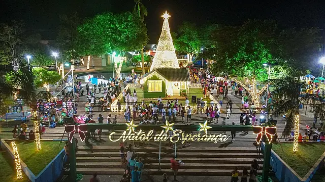 Show anima Natal da Esperança na Praça dos Estudantes