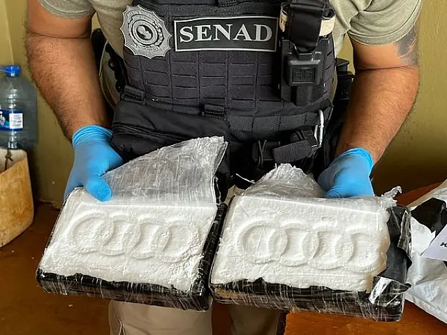 Dupla é presa com tablete de cocaína 'pura' que seria trazida para MS