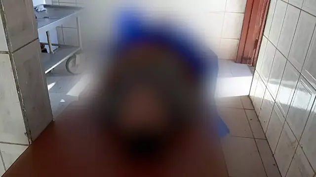 Homem morto é abandonado na frente de hospital