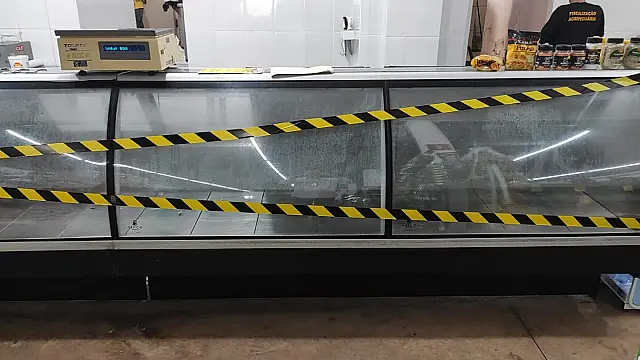 Dois mercados são fiscalizados e Decon apreende 837 kg de carne imprópria para consumo
