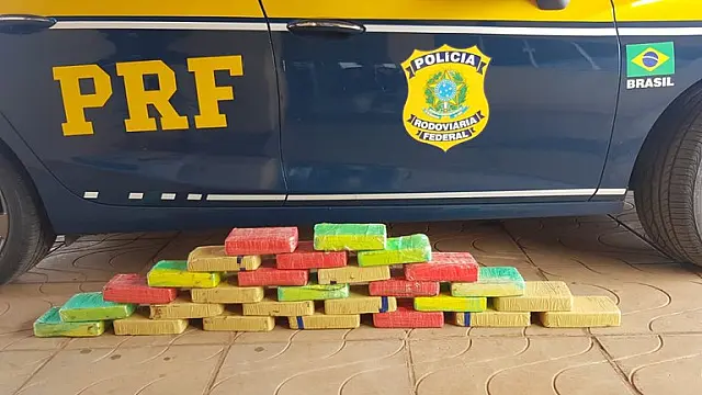 Carro é apreendido com carga de cocaína