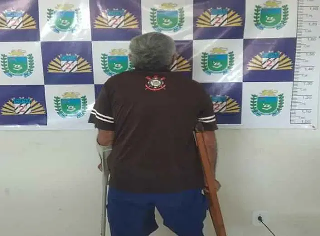 Menina de 5 anos é estuprada pelo namorado da avó enquanto pai assistia a jogo