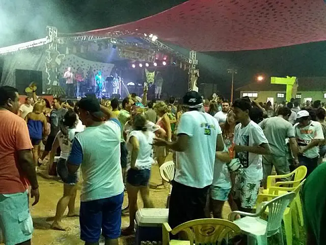 Carnaval de Piraputanga reúne blocos e anima foliões na Praça Central