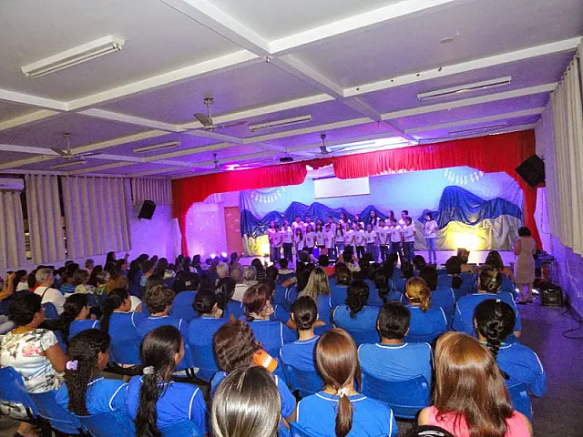 Público prestigia Noite do Coral da Escola Cejar