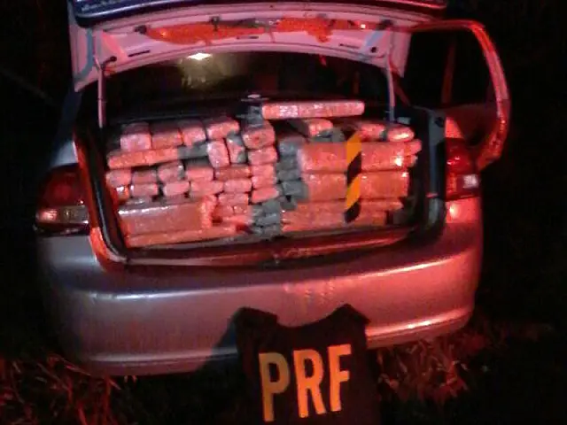 Após se envolver em acidente, jovem tenta fugir, mas é preso com drogas na BR-262
