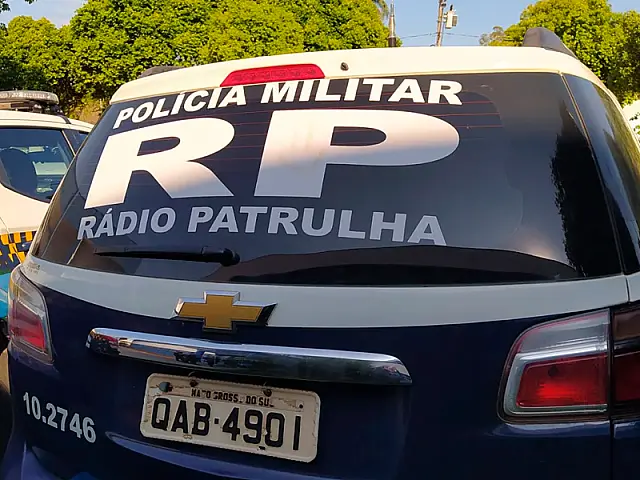 Um dia após sair da prisão, homem espanca mulher e dá soco em PM