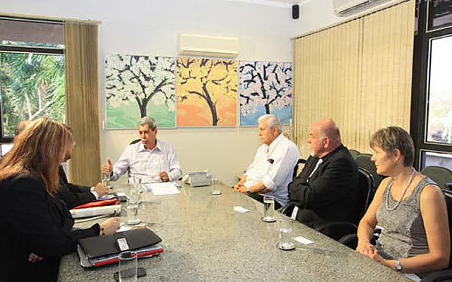 Governador recebe empresários tchecos que produzem equipamentos de alta segurança contra catástrofes