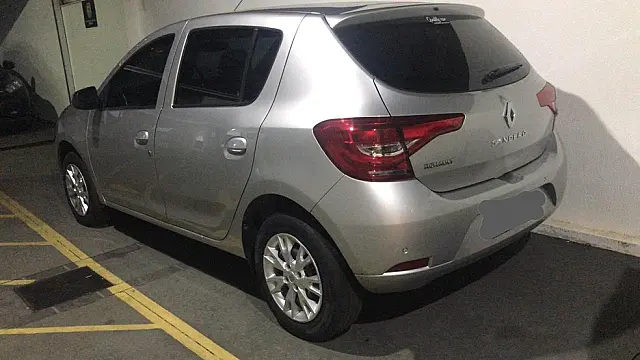 Mulher que oferecia 'corrida' é presa e polícia de MS faz ela devolver R$ 1,4 mil para vítimas