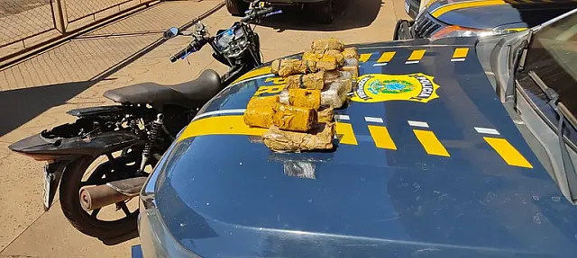 PRF apreende 8 kg de cocaína escondidos em motocicleta em Anastácio