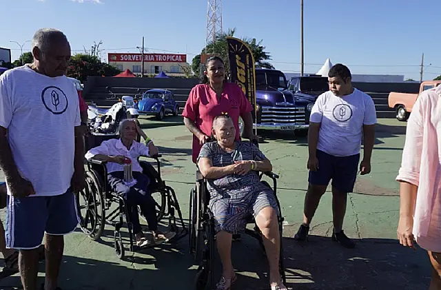 Idosos do Asilo São Francisco vivem momentos especiais no Encontro de Relíquias de Aquidauana