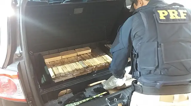 PRF apreende mais R$ 3 milhões em cocaína escondida em fundo falso