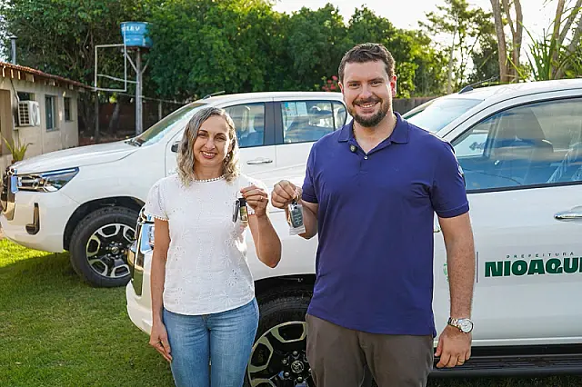 Prefeitura de Nioaque reforça área da saúde com aquisição de duas caminhonetes 4x4
