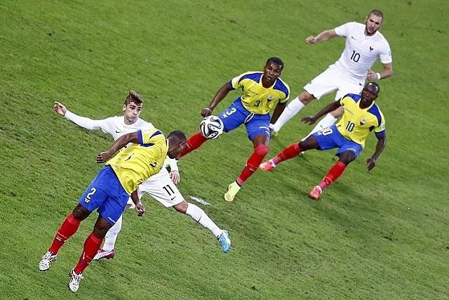 França empata sem gols, lidera e elimina Equador da Copa