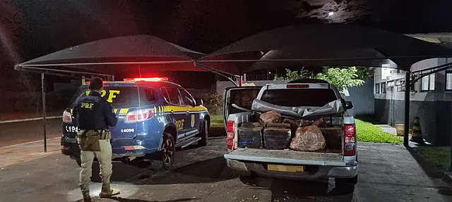 PRF apreende 758 Kg de maconha e recupera caminhonete em Deodápolis