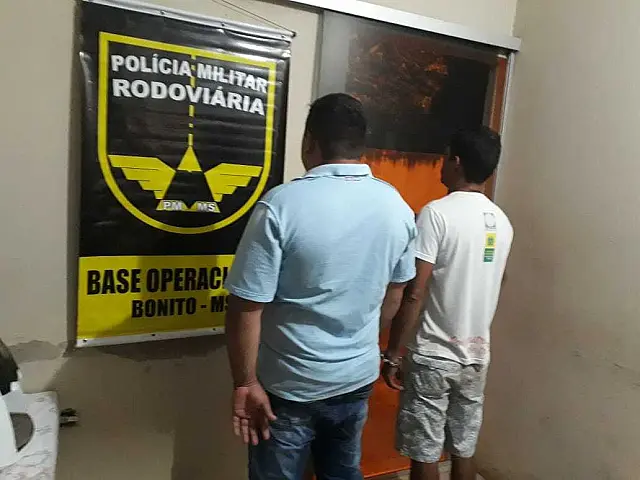PM prende dois por porte de arma e caça ilegal em Bodoquena