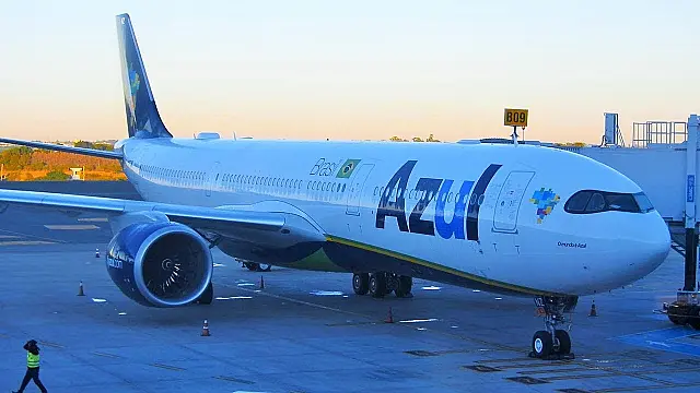 Avião supera ônibus como segundo meio mais comum de viagens pessoais