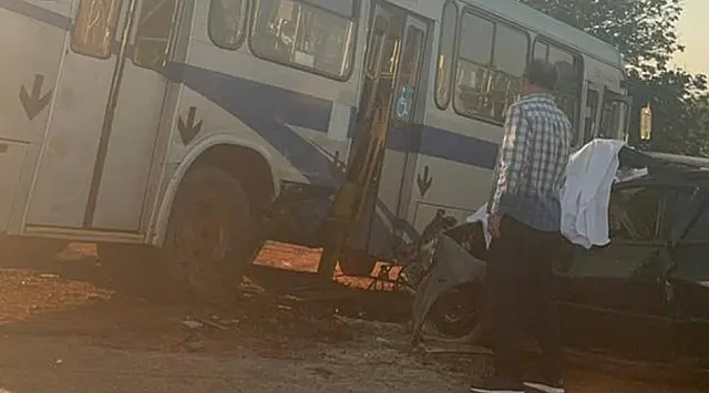 Colisão entre ônibus e carro deixa um morto na BR-060