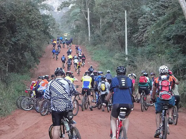 Grupo Sopa de Pedra Bikers realiza trilha em Piraputanga