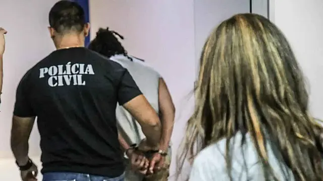 Mãe de menina morta e estuprada por cliente é transferida para presídio do interior