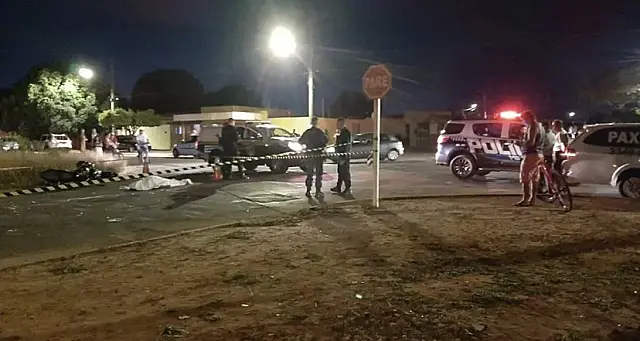 Colisão entre carro e motocicleta mata mulher de 53 anos