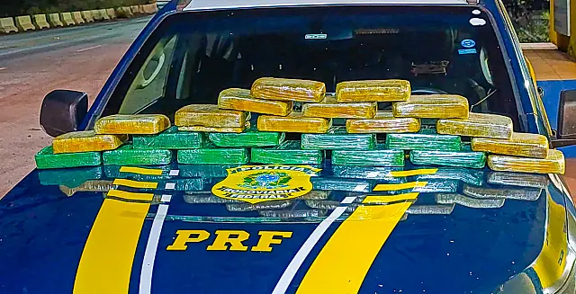 PRF apreende 30 kg de cocaina em duas abordagens na BR-262