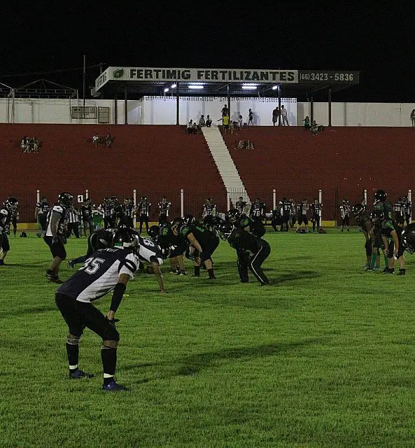 Time de futebol americano apoia escolinha com incentivo da prefeitura de Anastácio