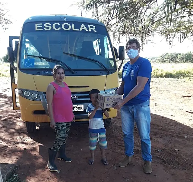 Estudantes da zona rural de Anastácio recebem atividades impressas