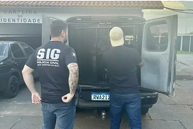 Homem é preso por espancar, arrastar esposa para matagal e estrupá-la