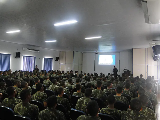 7º BPM ministra palestra sobre trânsito aos militares do 9º BE Cmb