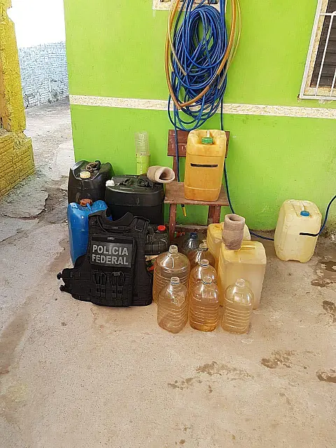 PF prende cinco pessoas por venda de combustível ilegal em MS