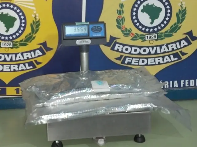 PRF de Anastácio apreende cocaína na BR-262