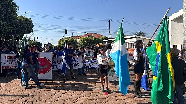 Aquidauana amanhece em festa com desfile pelo aniversário de 134 anos